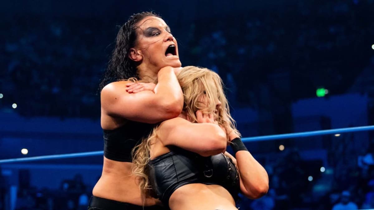 Shayna Baszler with Coquina Clutch on Allie