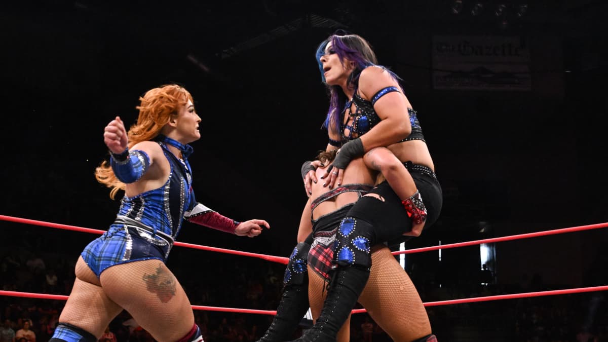 VertVixen about to receive Hart Attack from a running Jamie Hayter