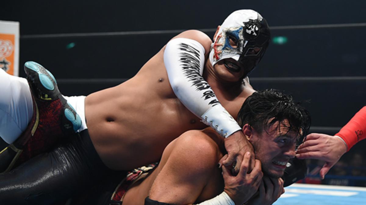 BUSHI locking a submission hold on a grounded Will Ospreay