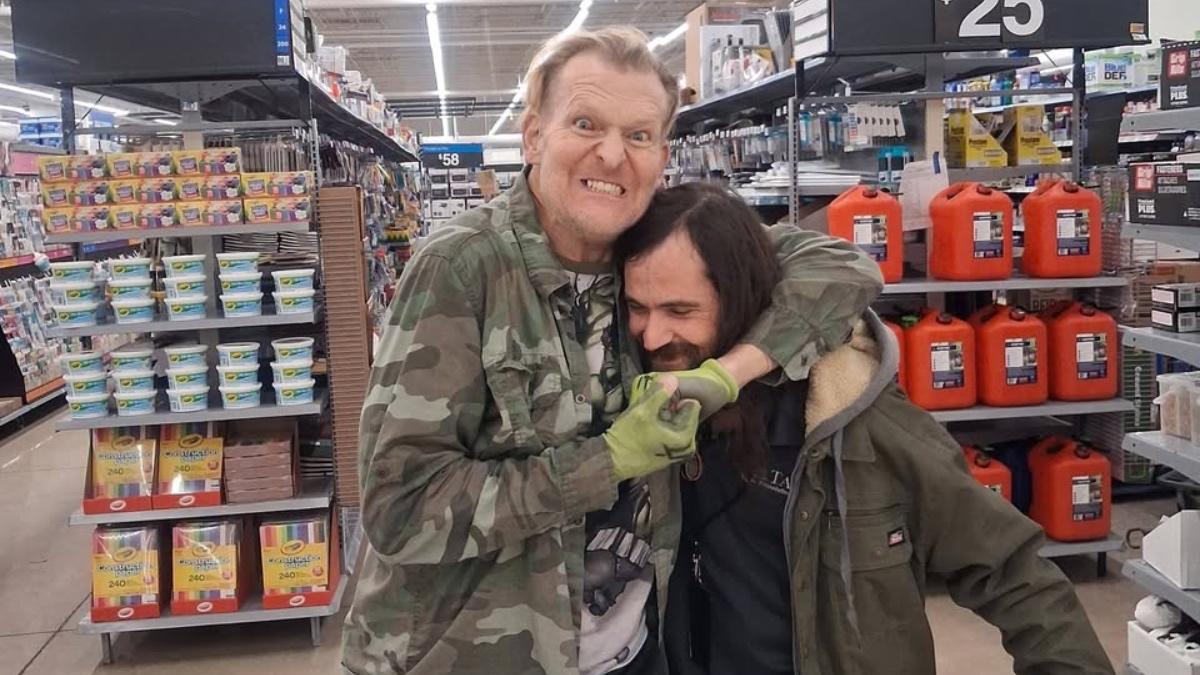 Heidenreich with a fan in a headlock