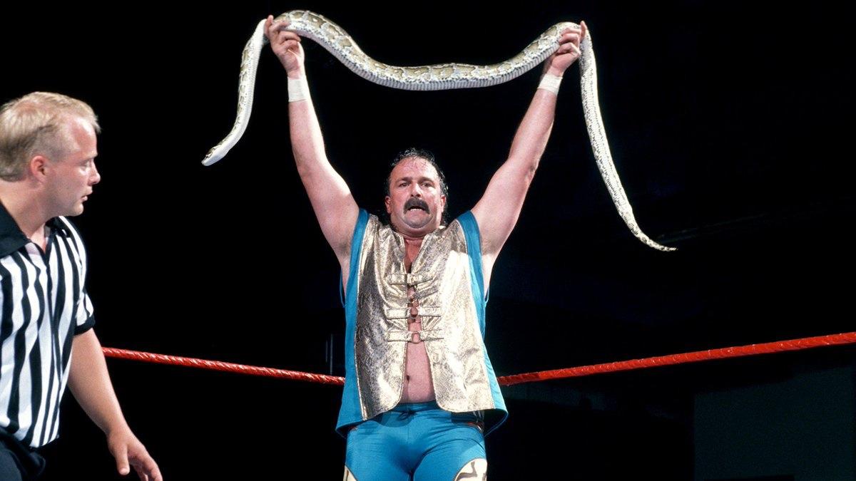 Jake Roberts lifting up his pet snake in 1996