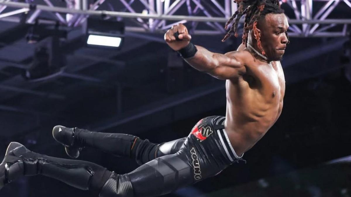 Je'Von Evans diving from the top rope 