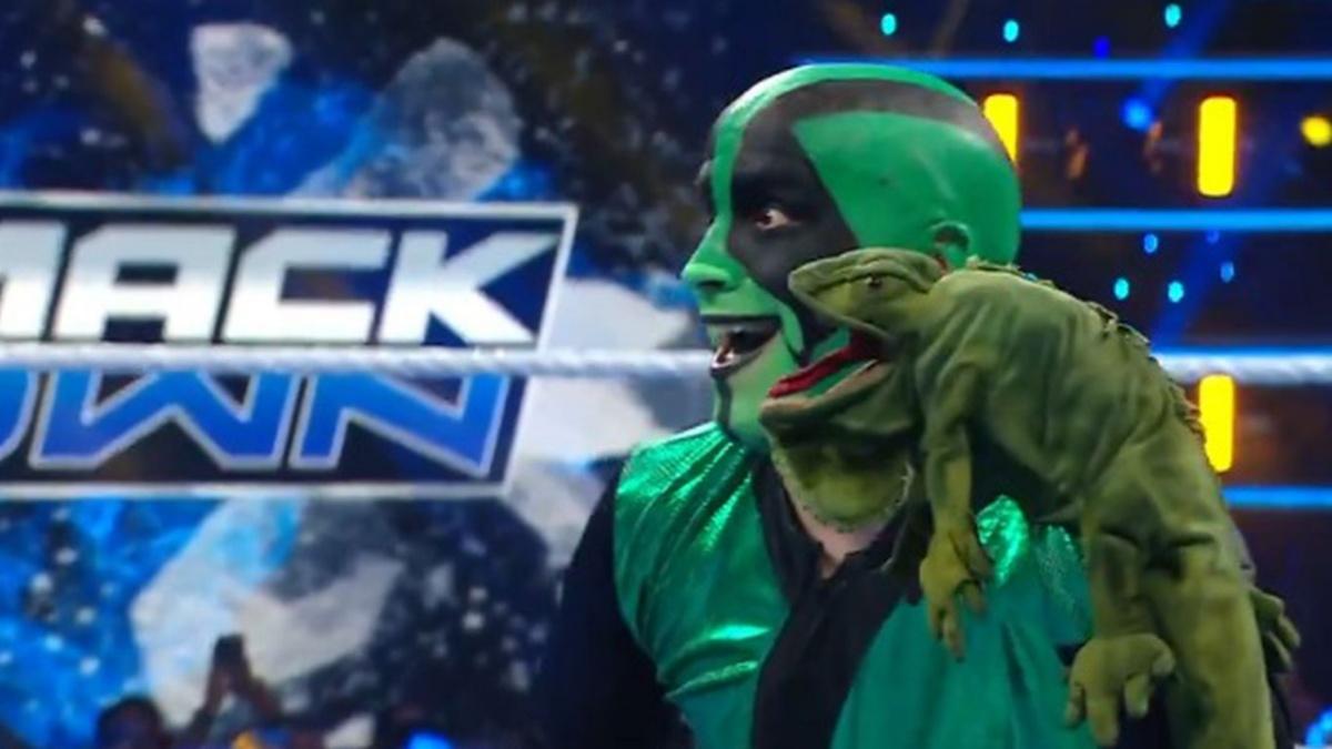 Mr. Iguana smiling on SmackDown 