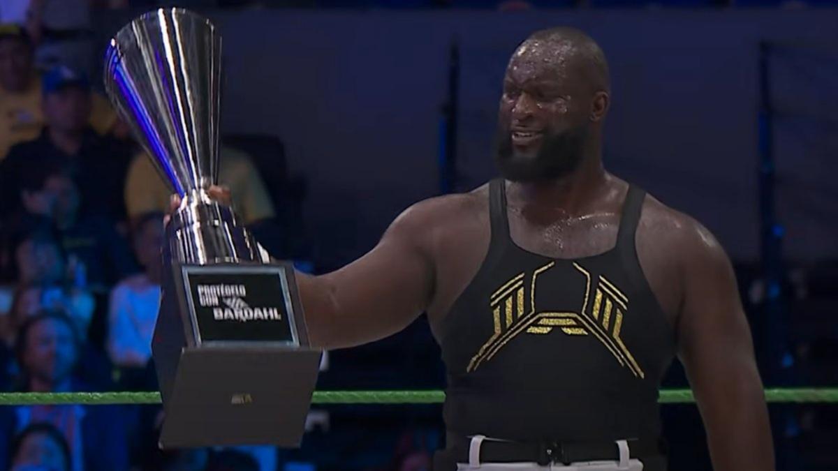 Omos with the Bardahl Cup