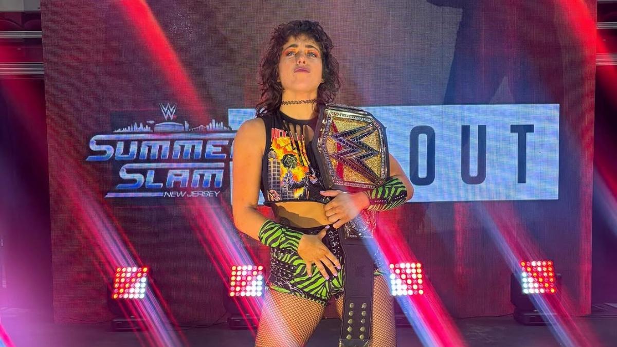 Rayne Leverkusen holding the WWE Title at her SummerSlam 2025 tryout