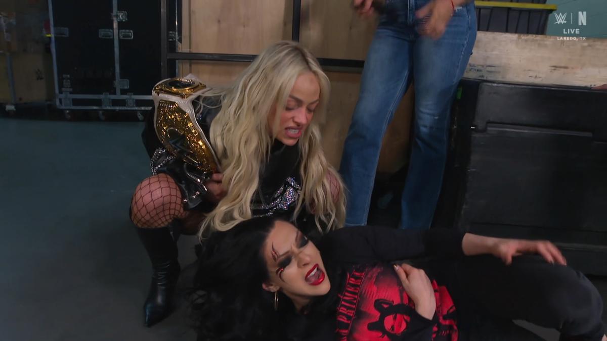 Liv Morgan holding Stephanie Vaquer down by the hair on WWE Raw