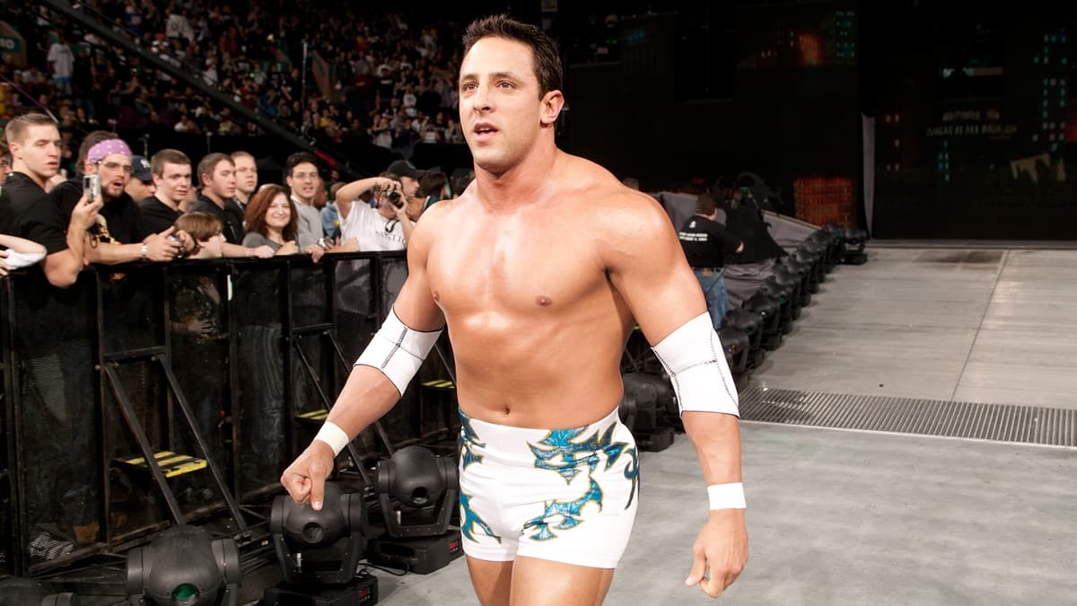 Billy Kidman in white shorts making his entrance
