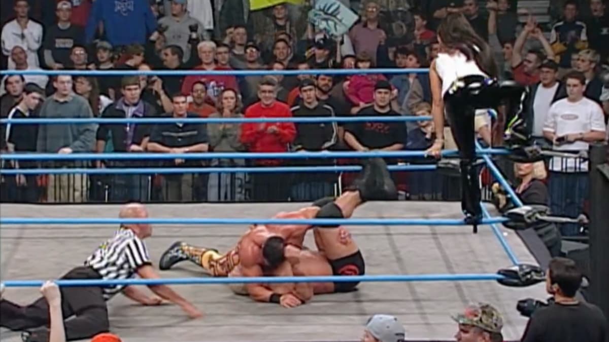 Buff Bagwell pinning Scott Steiner on November 2000 episode of WCW Thunder