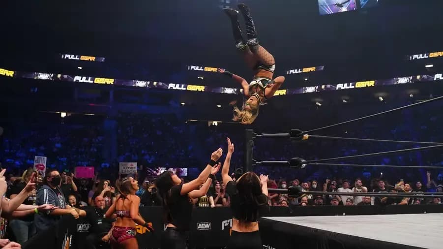 Tay Conti- Moonsault- AEW Full Gear 2021.jpg