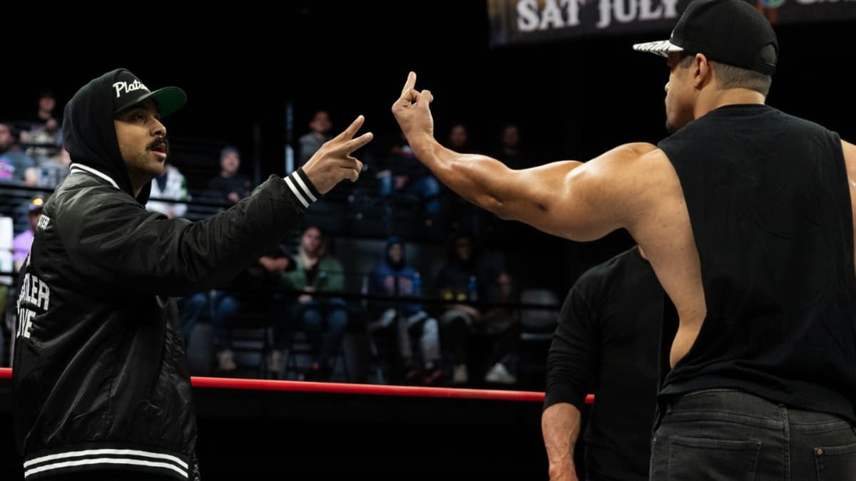 Anthony Bowens flipping off Max Caster