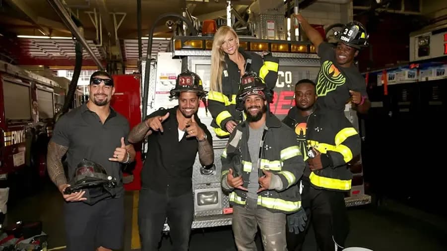 https://cultaholic.com/files/images/013e2fe94c55c06b6053fdf48542a314274e0bc1-roman-reigns-new-day-the-usos.jpg