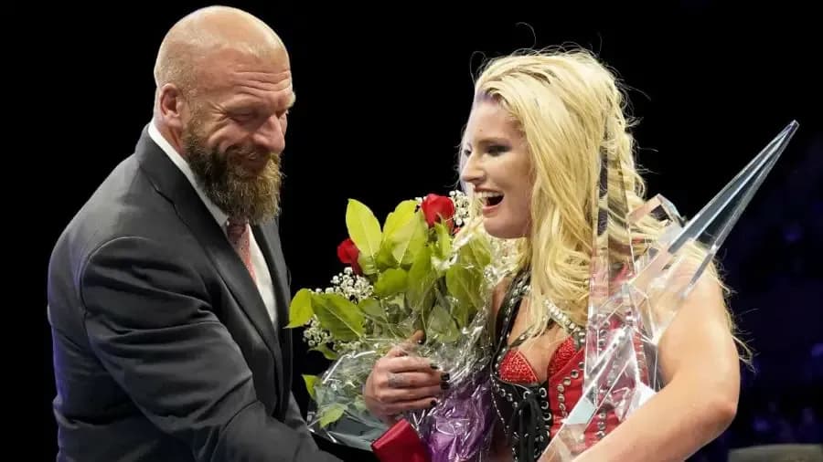 https://cultaholic.com/files/images/0c4f2ffef68ce43e4d2ab832094924e4de7e1e2f-Triple-H-Toni-Storm.jpg
