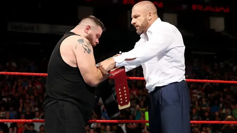 https://cultaholic.com/files/images/1940ac5c9e33a12c243f4c5ecc543d077105de5b-triple-h-kevin-owens-universl-championship.fw_.png