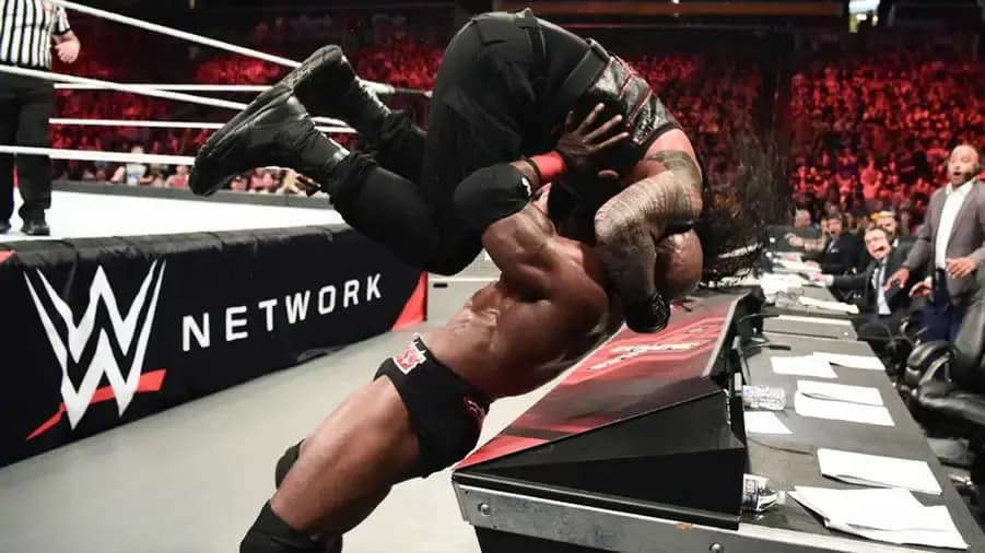 https://cultaholic.com/files/images/48dd27963c1720b7bad6d143b0fa80ac17f4ff44-bobby-lashley-roman-reigns-1.jpg