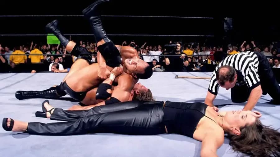 https://cultaholic.com/files/images/68e42f378337904c66d75f0f8473f61e597d84d4-ROCK-TRIPLE-H-STEPHANIE-MCMAHON-SUMMERSLAM-2000.jpg