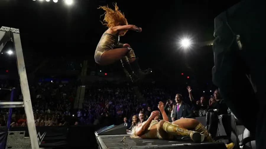 https://cultaholic.com/files/images/6f25317726c2ec7cc273530cc04fcfe88f8f8958-Becky-Lynch-Charlotte-Flair.jpg
