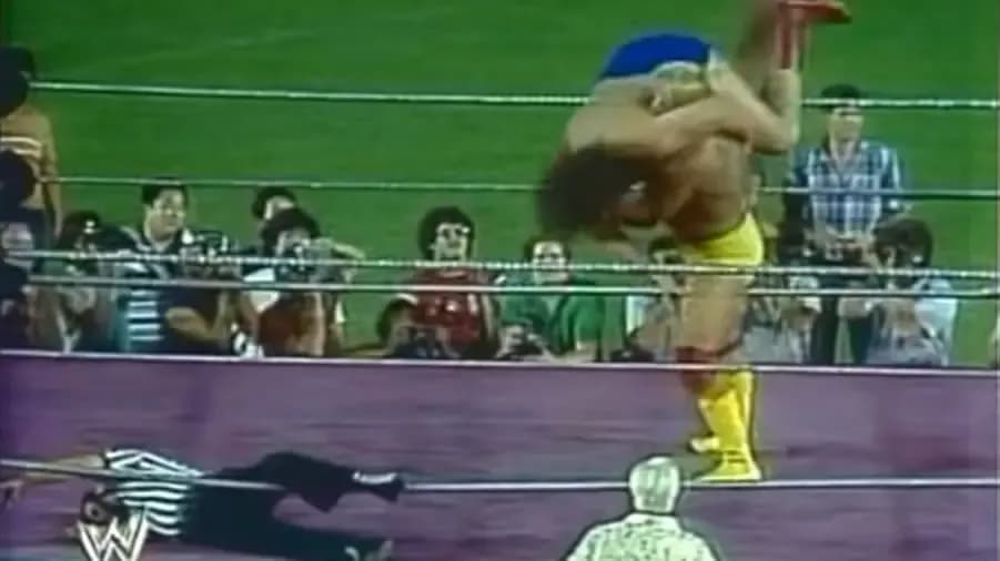https://cultaholic.com/files/images/970fec146b0717ba86f30e839ed3d53cd15bc8cb-hulk-hogan-andre-the-giant.jpg