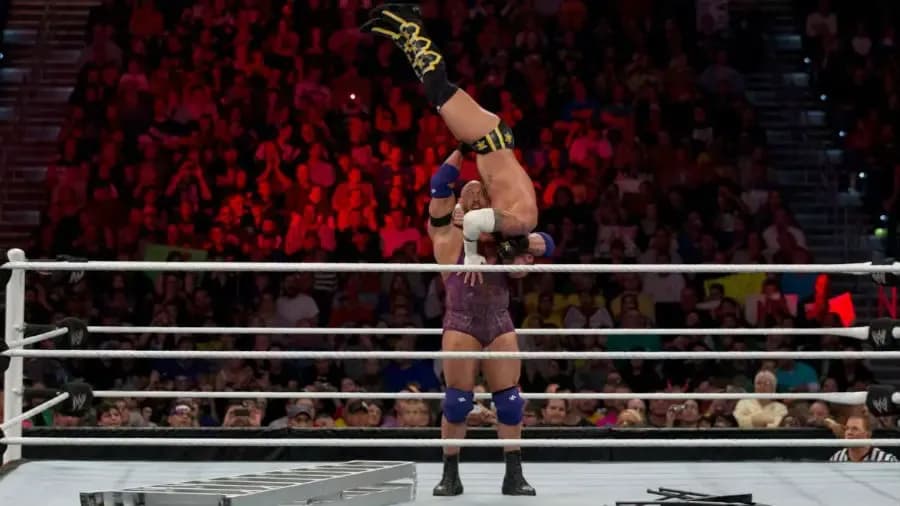 https://cultaholic.com/files/images/9e1b44ef29c4e270675d477b29cc48cb938da757-Ryback-CM-Punk.jpg