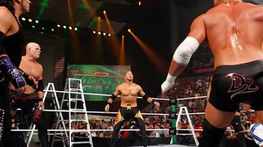 https://cultaholic.com/files/images/dc74f48e08a5284b365f744c019ae0b275ad9ee5-christian-kane-dolph-ziggler-money-in-the-bank-2010.jpg