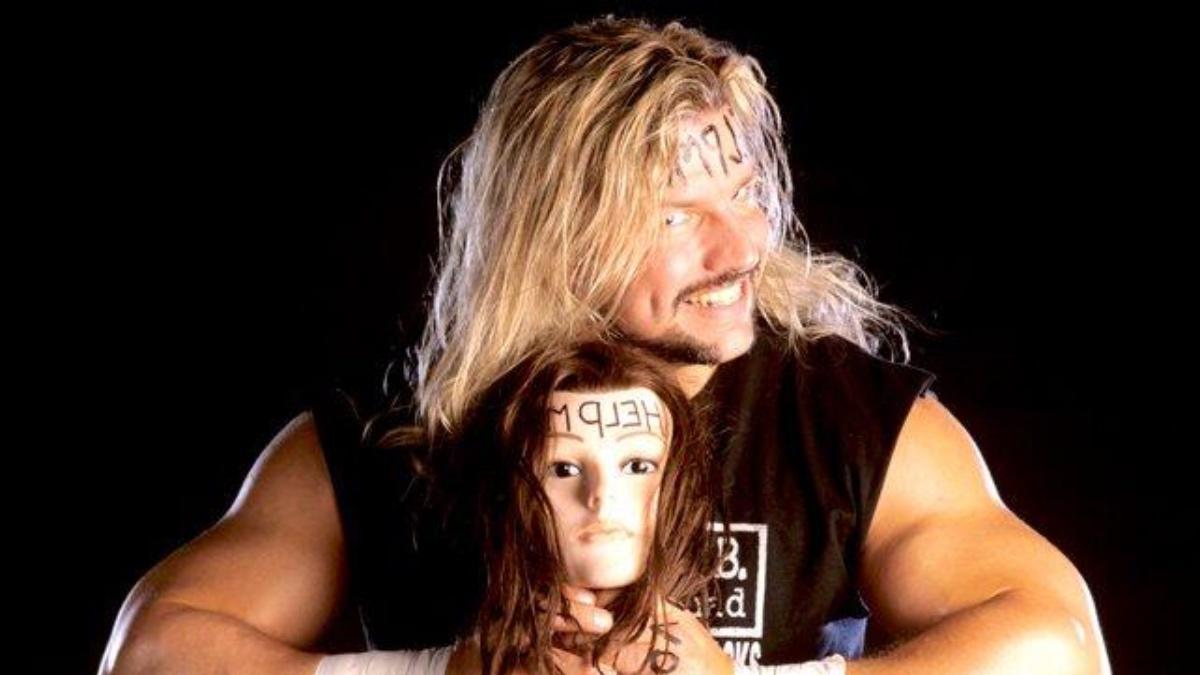 WWE photoshoot of Al Snow grinning maniacally with Head, a mannequin head