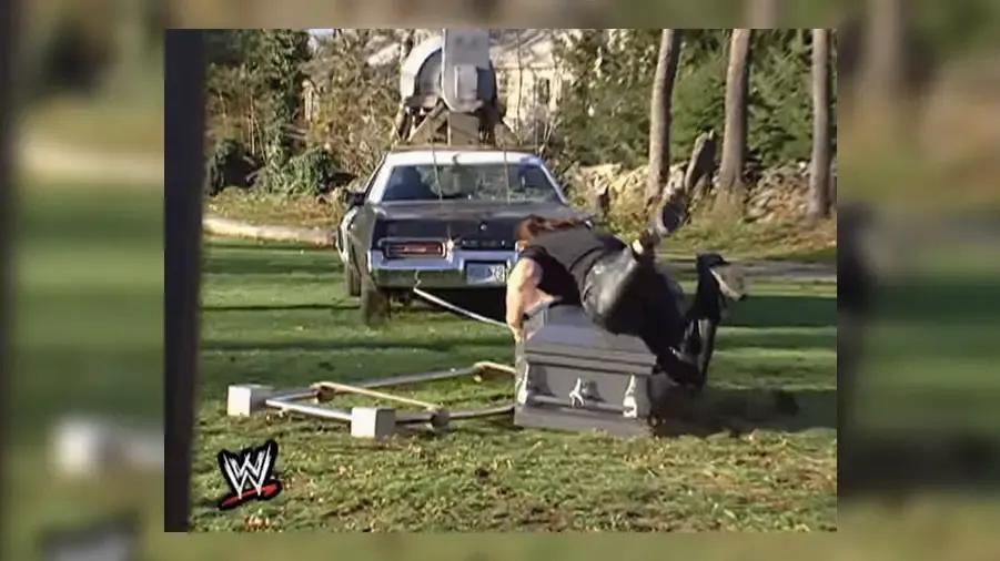 https://cultaholic.com/files/images/05d4e8825d92877e2da40246fbf3e4780feb60e4-big-show-bossman-casket.jpg