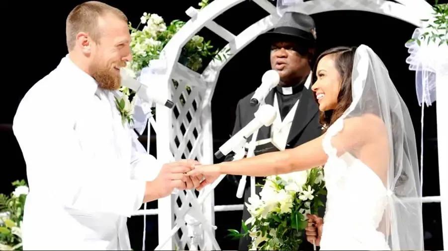 https://cultaholic.com/files/images/7d9d10c235535ebcfa0e8662d65d34f799f1b28a-daniel-bryan-aj-lee-slick-wedding.jpg