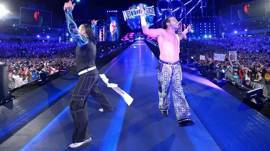 https://cultaholic.com/files/images/861b8caa7ddd0c4f4daa04f636f274aa27cbf3d3-the-hardy-boyz-wrestlemania-33-1.jpg