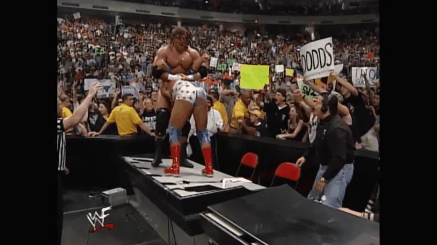 https://cultaholic.com/files/images/af80e75681f1a5f84c465548702b1b7634703c12-ANGLE-TRIPLE-H-SUMMERSLAM-2000.gif
