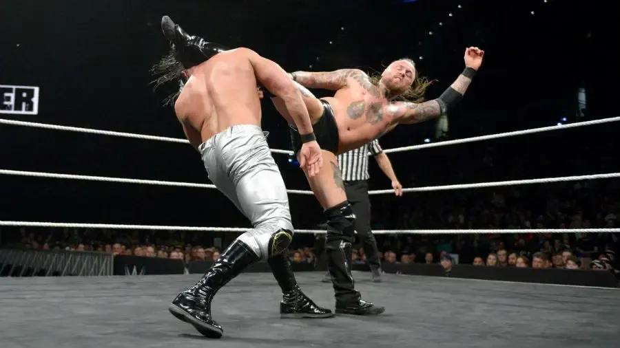 https://cultaholic.com/files/images/e099875863cd1a88dcaa49c9487e68d9bcf4b17c-Andrade-Cien-Almas-Aleister-Black.jpg